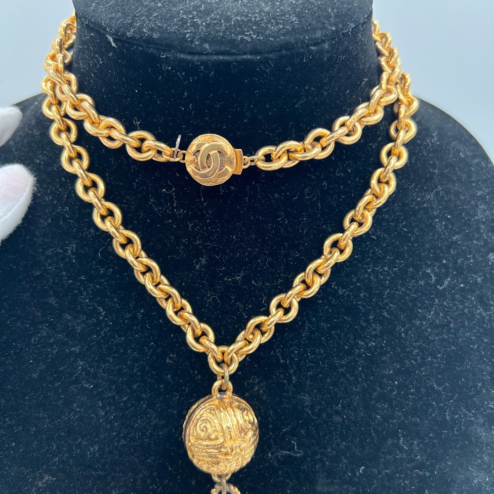 Chanel 24k gold plated vintage large CC logo necklace ❤️ - Picture 6 of 7